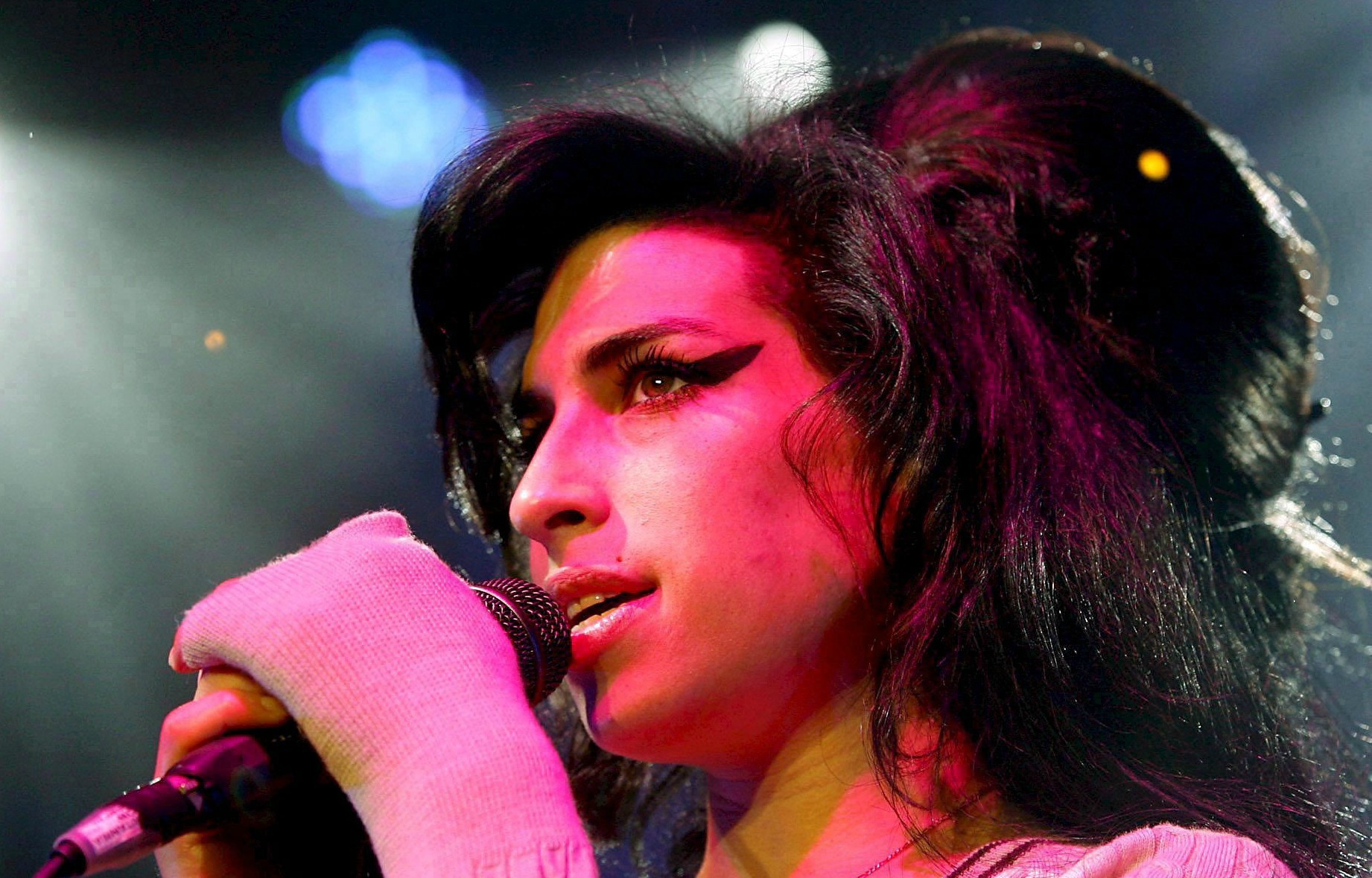 Amy Winehouse, una delle sue indimenticabili performance a 5 anni dalla morte