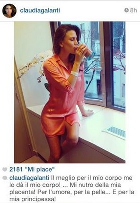 Claudia Galanti beve| la sua placenta FOTO CHOC