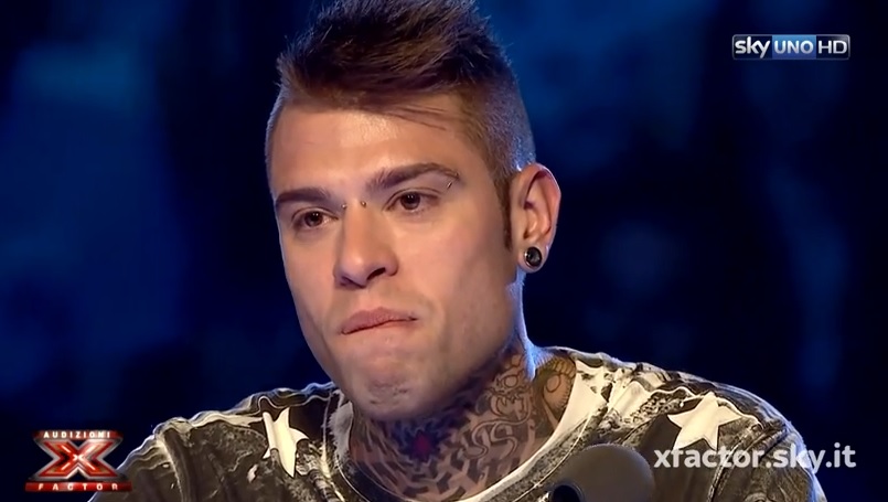 X Factor 8, Lorenzo canta l’inedito e Fedez si commuove – Video