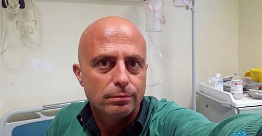 Luca Abete e la troupe di “Striscia La Notizia” aggrediti da un falso dentista