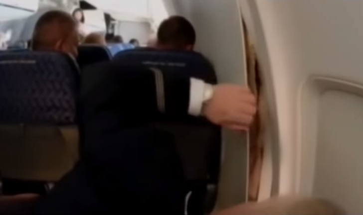 Crepa a bordo, aereo costretto ad atterraggio di emergenza