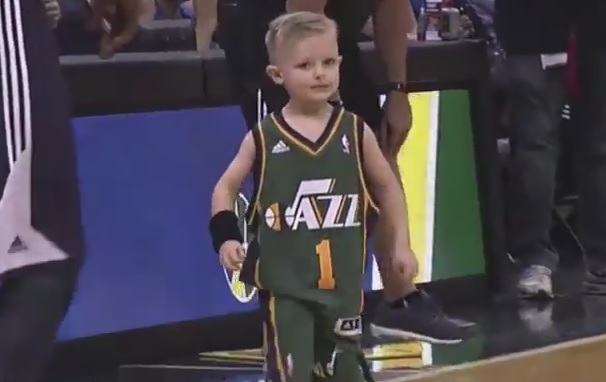 Il bimbo malato di leucemia e il canestro più commovente del mondo