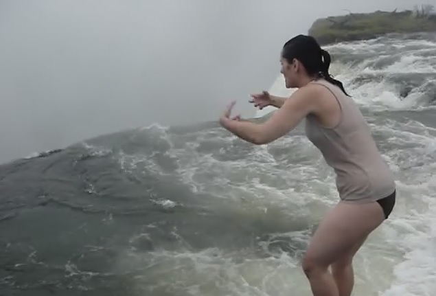 La “piscina del diavolo” e il bagno più pericoloso della storia