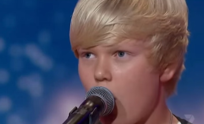 L'”angelo biondo” che canta come Whitney Houston – Video