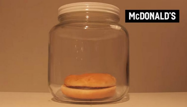 Cosa si nasconde dentro un panino McDonald’s? – Video