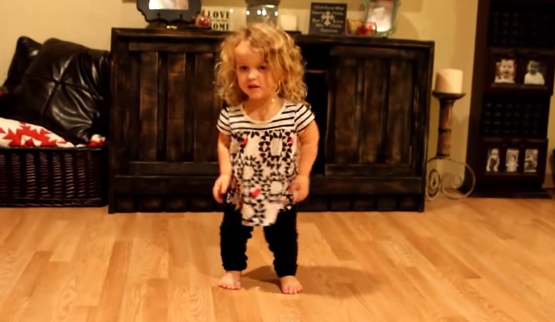 Rilee, la danza della bimba affetta da nanismo commuove il web
