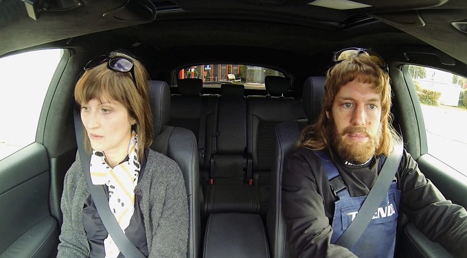 Sebastian Vettel meccanico pazzo in una candid camera