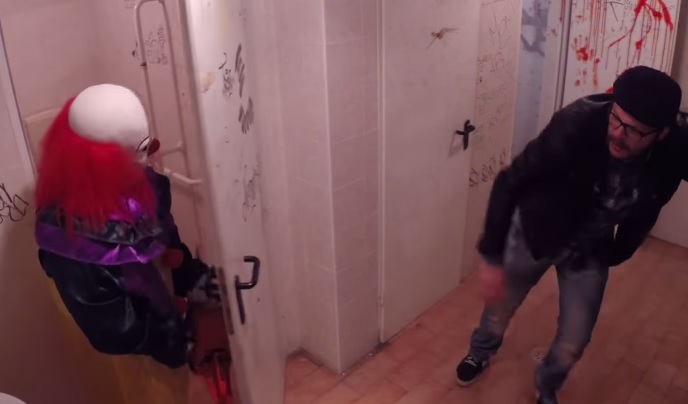 Il ritorno del clown assassino, le reazioni delle “vittime” – Video