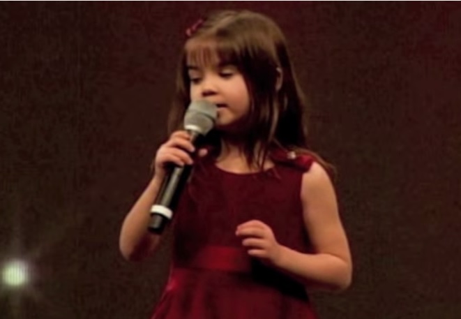 L’Ave Maria cantata da una bimba di 5 anni – Video