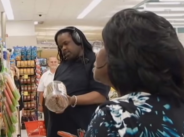 Flashmob al supermercato, il video virale con sorpresa finale