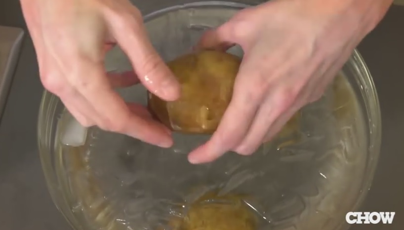 Come pelare le patate in pochi secondi – Video