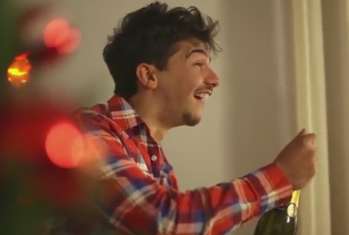 “Chi incontri durante le feste di Natale?”, il video che fa ridere il web