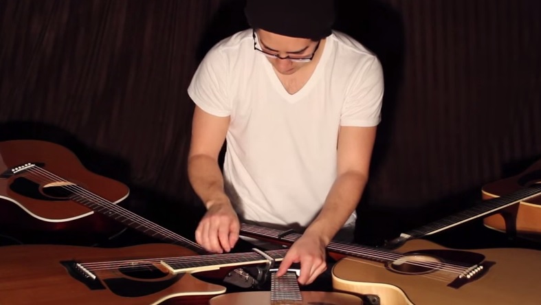 Suona “Per Elisa” di Beethoven con cinque chitarre – Video