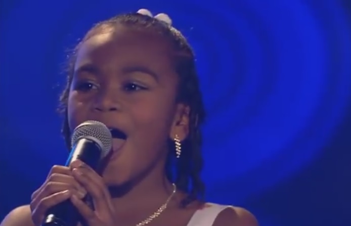 Canta come Alicia Keys ed accende il talent – Video