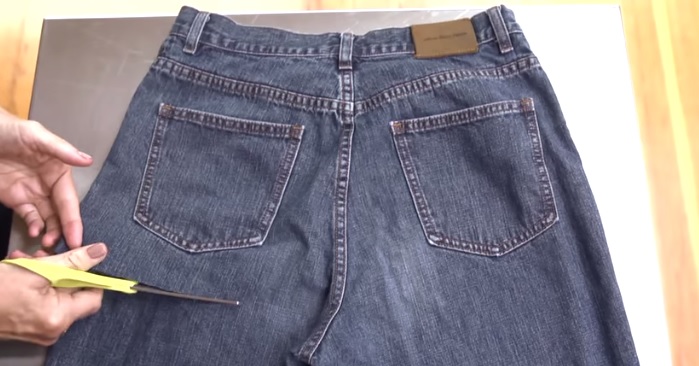 Taglia un vecchio paio di jeans e crea qualcosa di ingegnoso
