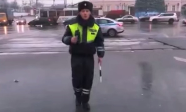 Il coro dell’Armata Rossa alle prese con il tormentone “Happy”