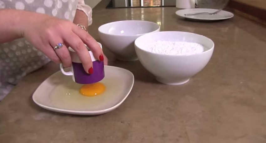 Uova e zucchero a velo nel microonde, il risultato è strabiliante
