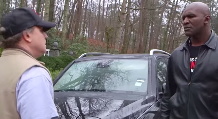 Lite al volante? Attento, potresti incontrare Holyfield – Video