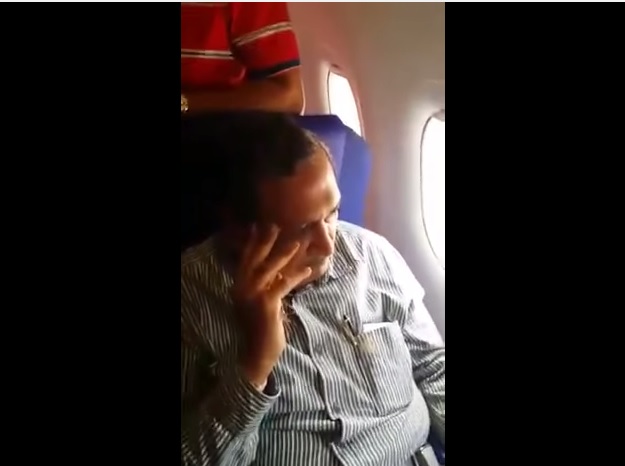 Donna indiana umilia l’uomo che ha tentato di molestarla sull’aereo