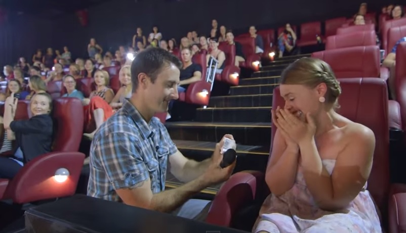 “Vuoi sposarmi?”, la proposta alla prima di “50 sfumature di grigio”