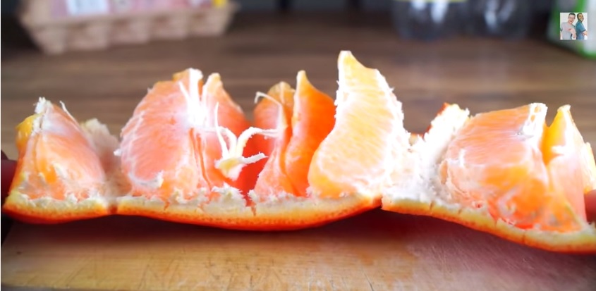 Come sbucciare un’arancia in 15 secondi – Video