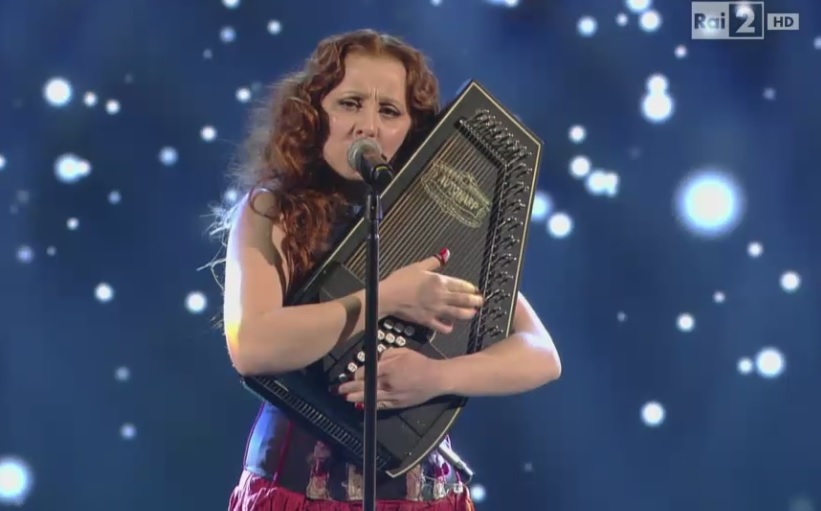 Alessandra Salerno canta "La Bambola"