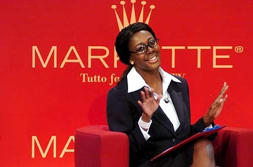 Sylvie Lubamba: “Frequento una Iena”. Lui chiama in diretta e smentisce