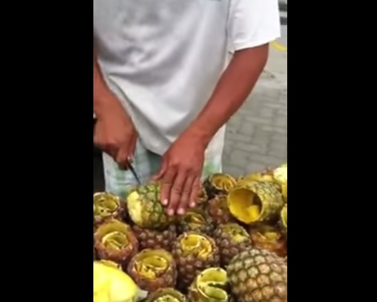 Come sbucciare un ananas in pochi secondi – Video