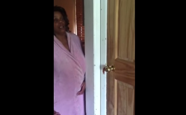 La reazione della mamma al coming out della figlia è esilarante – Video