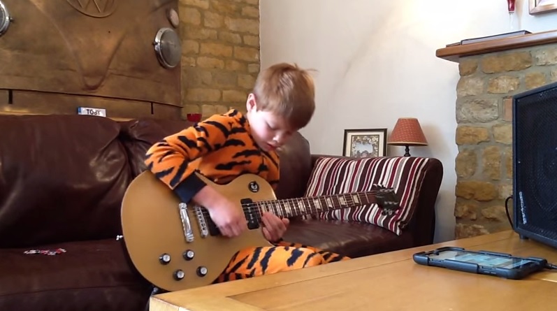 Toby Lee suona B.B. King: a 10 anni è un fenomeno della chitarra