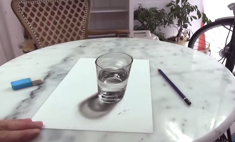 Questo bicchiere d’acqua è un'”illusione”, scopri perchè – Video