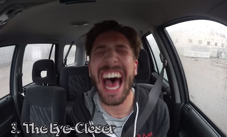 15 modi di cantare in auto: in quale “tipo” ti riconosci?