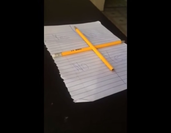 “Charlie, ci sei?”, la seduta spiritica che fa impazzire il web