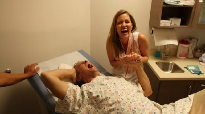 Un uomo alle prese con i dolori del parto, l’esperimento è virale