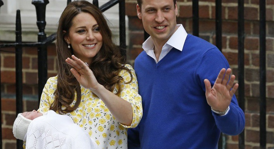 Kate Middleton ha già lasciato l’ospedale, ecco le prime foto della Royal Baby