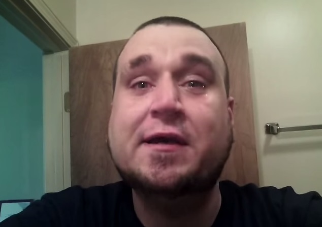 Filma l’attacco di panico e il suo video fa il giro del web