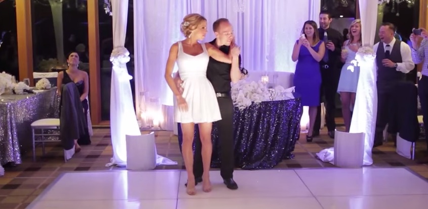 Sposi ballano sulle note di “Dirty Dancing” – Video