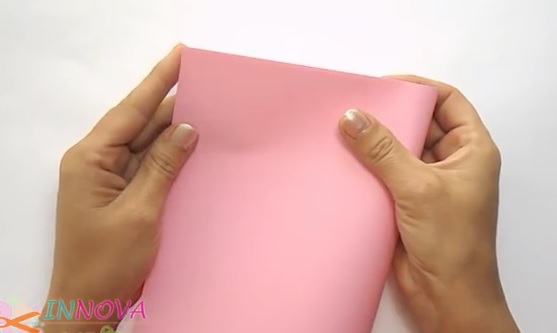 Inizia piegando un foglio di carta e finisce col creare qualcosa di originale