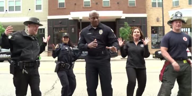 Il flashmob delle forze dell’ordine: in strada sulle note di “Uptown Funk”