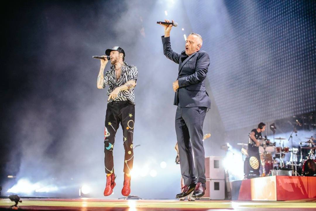 Jovanotti ed Eros, l’omaggio a Pino Daniele al San Paolo – Video