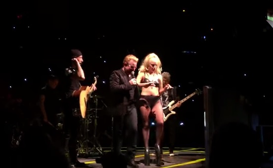 Lady Gaga duetta seminuda con gli U2 al Madison Square Garden
