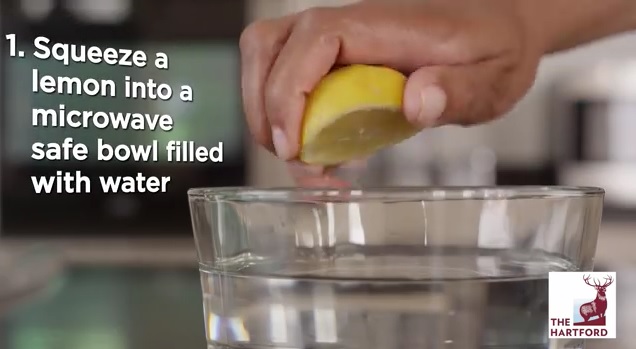 Come pulire il forno a microonde senza usare detersivi – Video