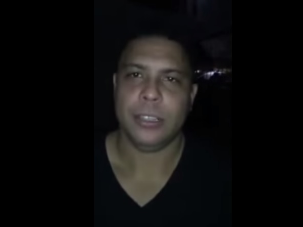 Ronaldo ubriaco, baci e morsi dall’amico – Video