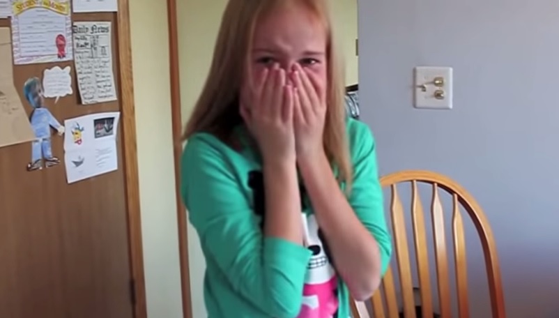 “Papà, è per noi?”, la sorpresa che commuove il web