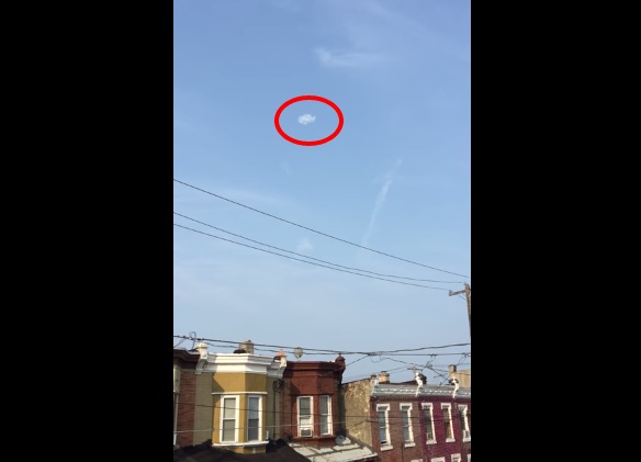 Mini-nuvola, schiuma di sapone o ufo? Il web si interroga su questo video