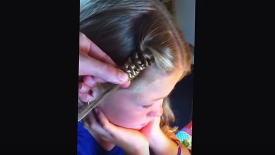 Come trasformare una treccia in un’acconciatura originale in 5 secondi