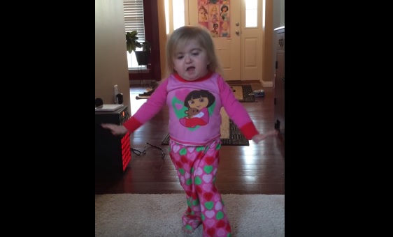 La stella della zumba si dà al canto, il video è tenerissimo