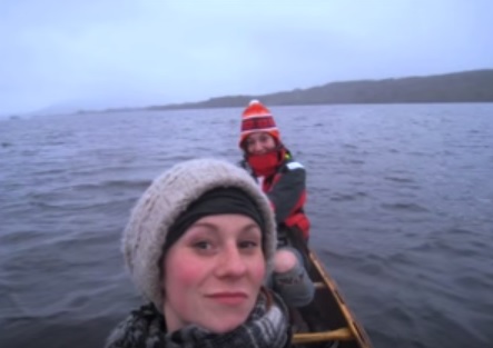 La gita in barca di due amiche si rivela un’esperienza magica – Video