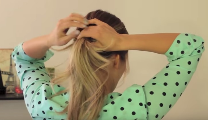Come realizzare uno chignon in pochi semplici passaggi – Video