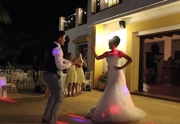 Il primo ballo da marito e moglie di questa coppia è un capolavoro